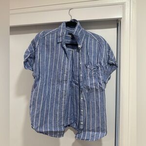 SUPER FLATTERING COLLARD TOP!